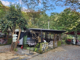 지리산 벚꽃 카라반 캠핑장 이미지