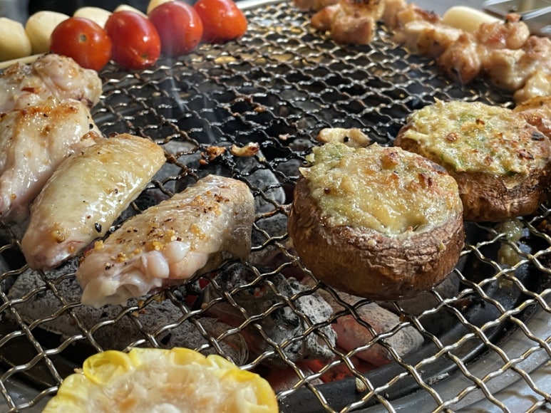 숯불에 구운닭 이미지