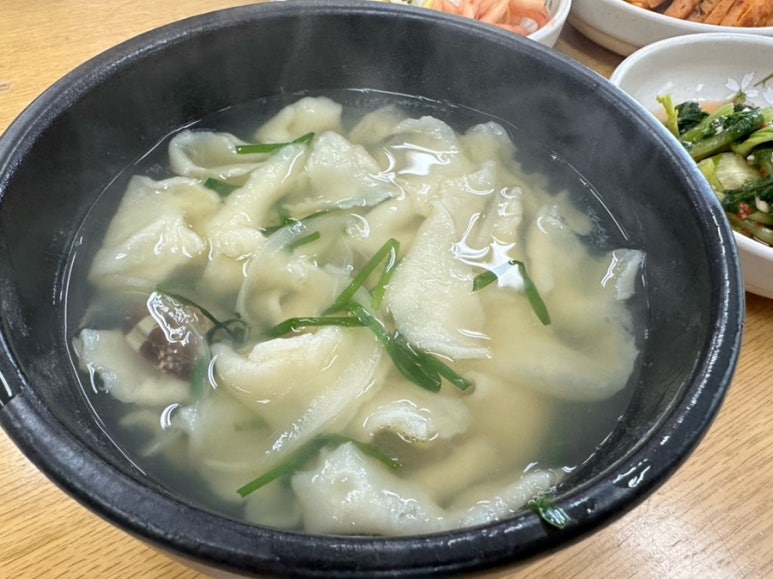 수제비국 보리밥집 이미지