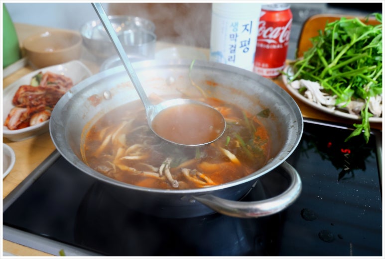 샤브손칼국수 이미지