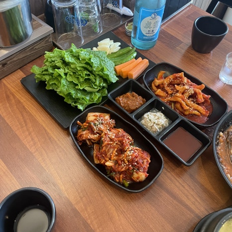 명품웃거리왕족발 이미지
