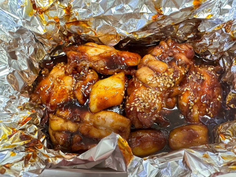 꾸부라꼬숯불치킨 이미지