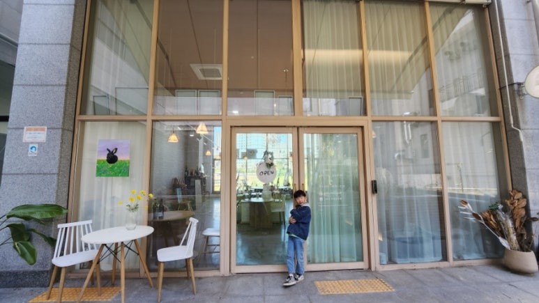 뮤즈리나 드로잉카페 이미지