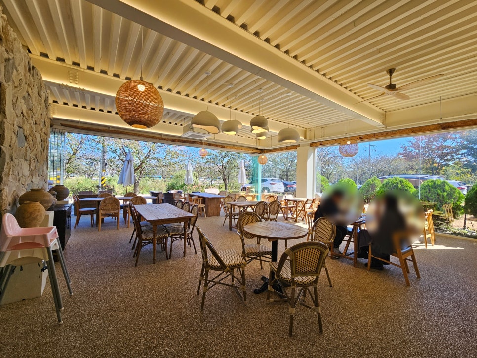 수원 도나스데이 루프탑, 이국적인 애견동반 대형카페 — 사진 10