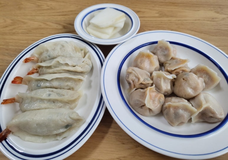 반할세천손만두 이미지