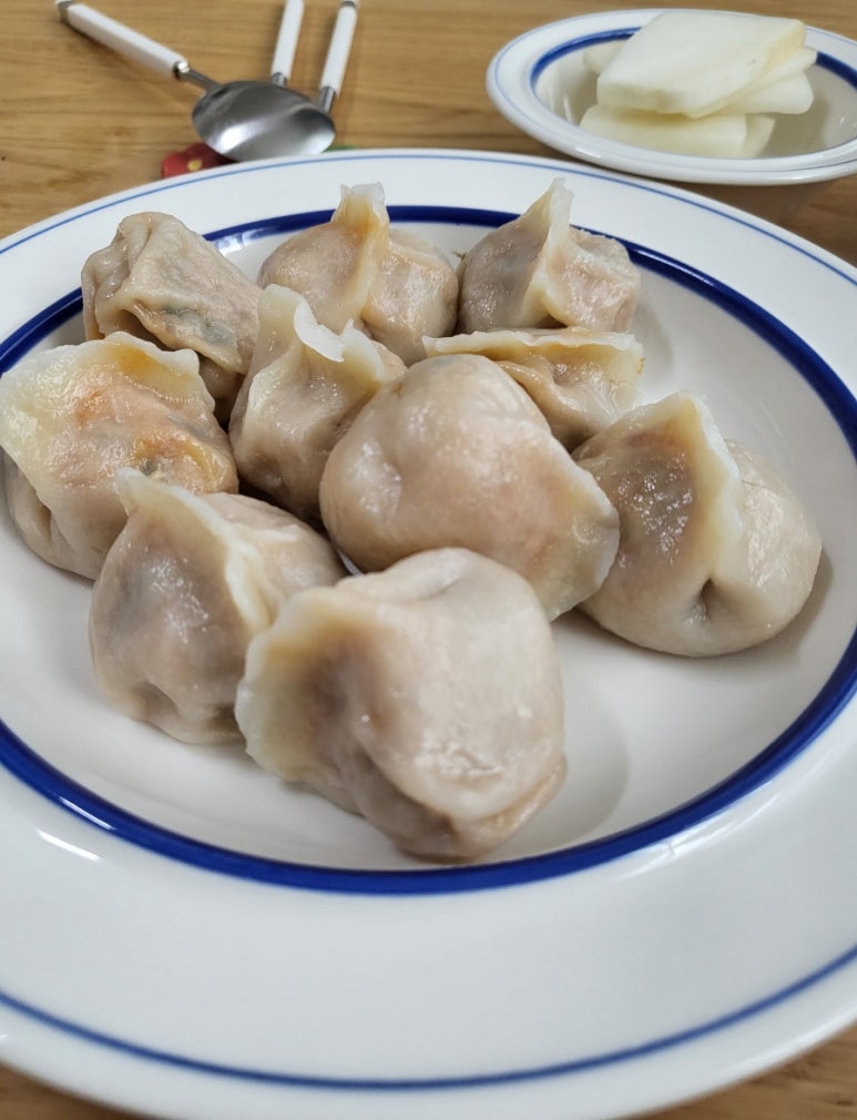 반할세천손만두 이미지