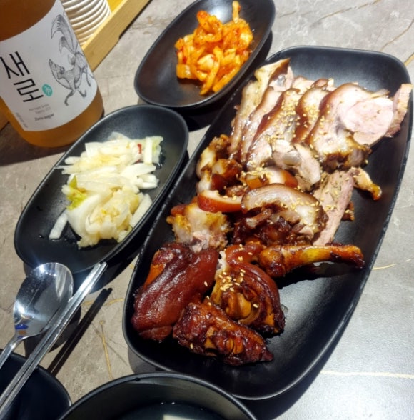 신마님왕족발 이미지