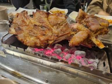 양다리걸쳤네 이미지