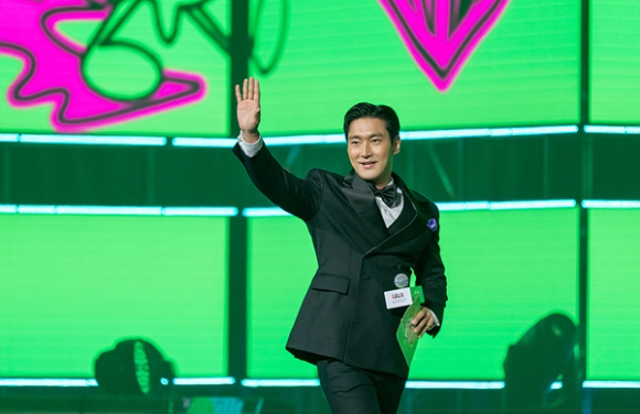 MC (엠씨) 이미지
