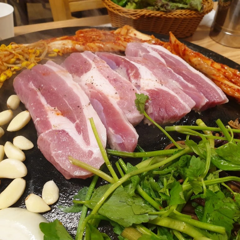 교하솥뚜껑삼겹살 이미지