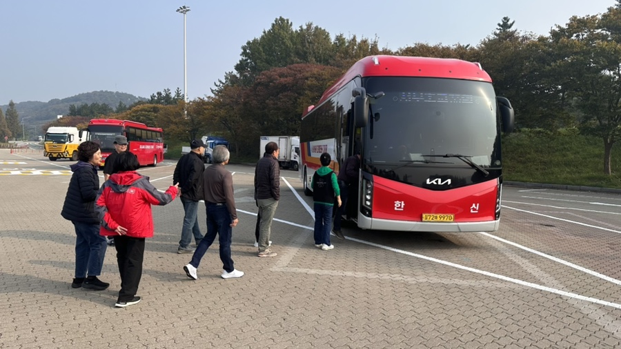 모모는철부지라이브 이미지