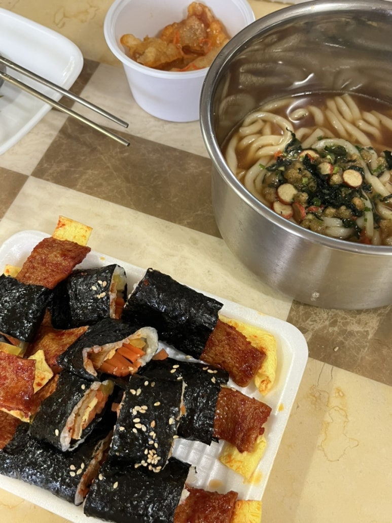 빠샥꼬리김밥 이미지