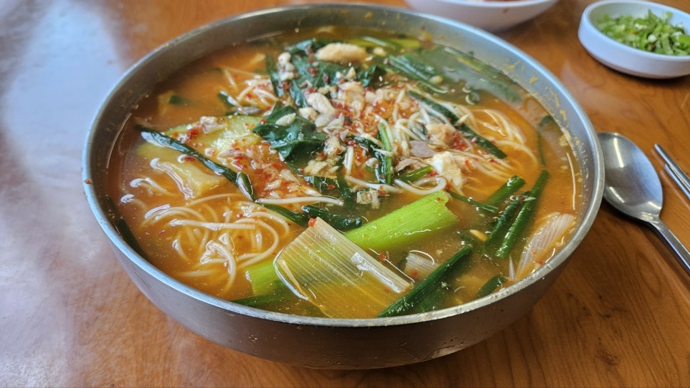 뿌리생선국수 이미지