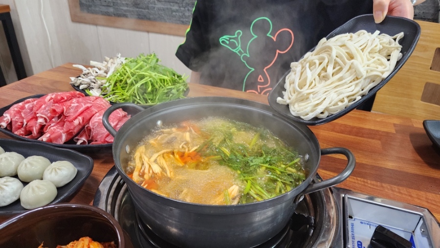 얼큰이손칼국수 이미지