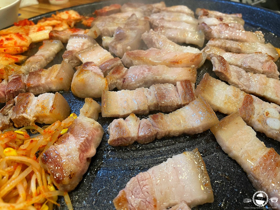 이가 솥뚜껑생삼겹 이미지