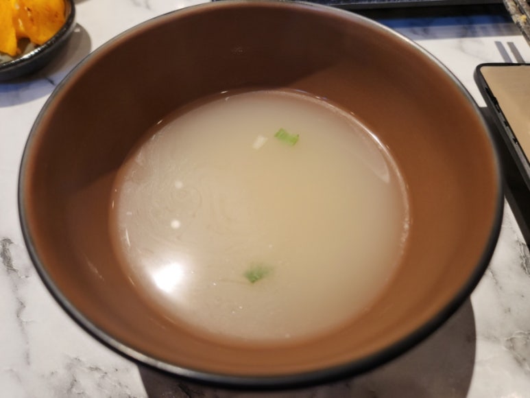 육회애연어 이미지