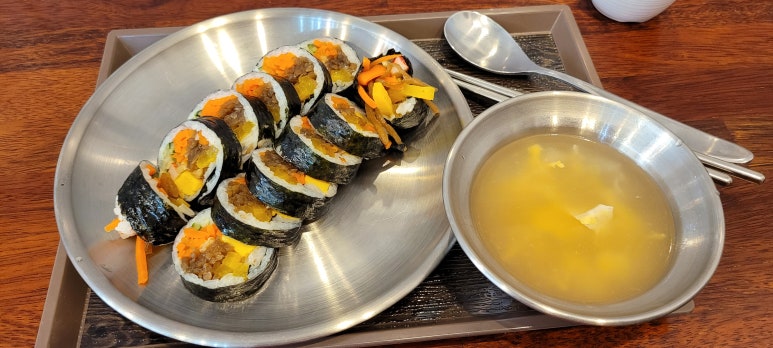 곰김밥 이미지