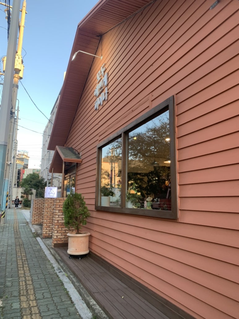 모두 예쁘게 피어나 이미지