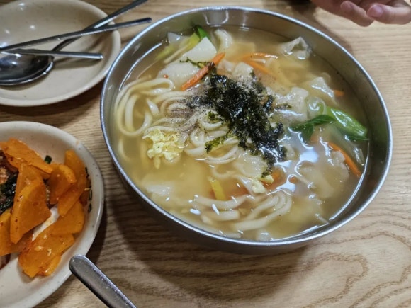 공릉멸치국수 이미지