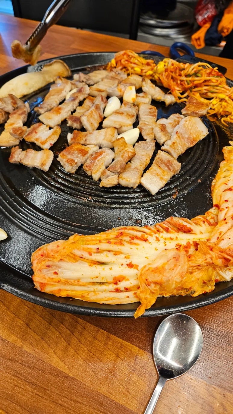 초롱꽃솥뚜껑삼겹살 이미지