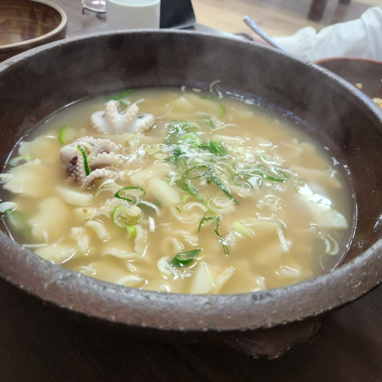유명한수제비와향촌칡냉면 이미지