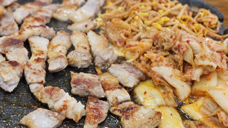 돌판김치삼겹 이미지