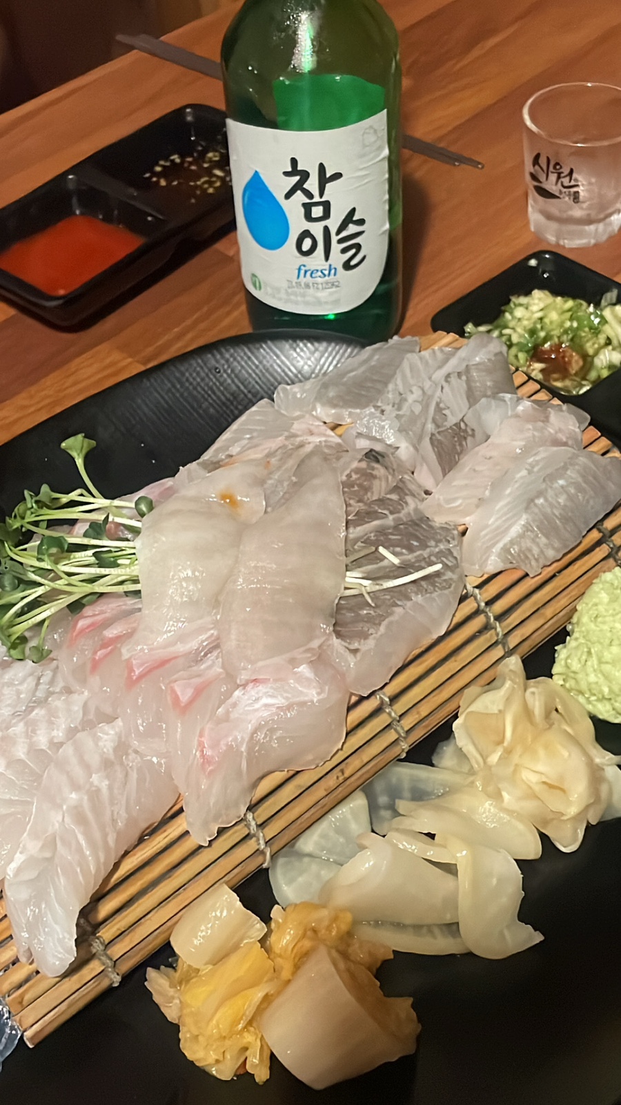 군침도는 숙성회 이미지