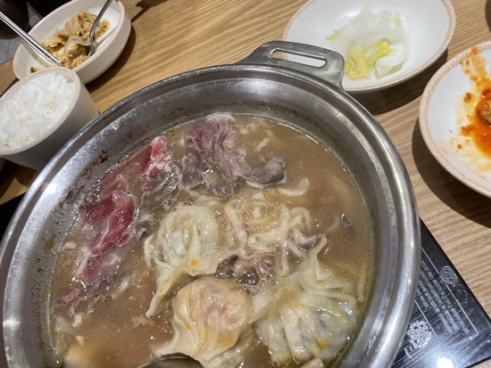고석환만두전골 이미지
