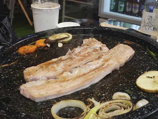 돌판구이 생삼겹 이미지