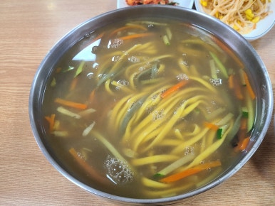능이칼국수 이미지