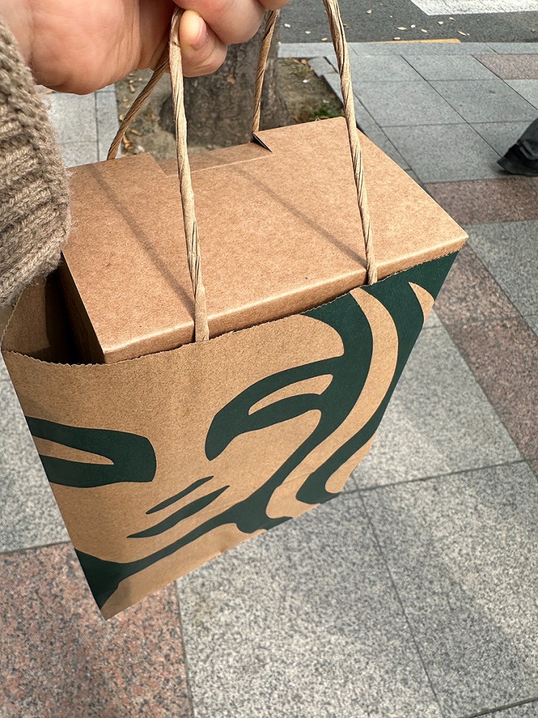 레드 테이블 디자인 이미지