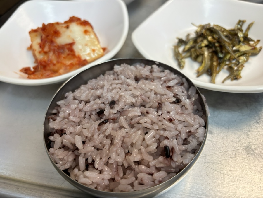 돈돼지백반 이미지