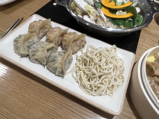 고석환만두전골 이미지