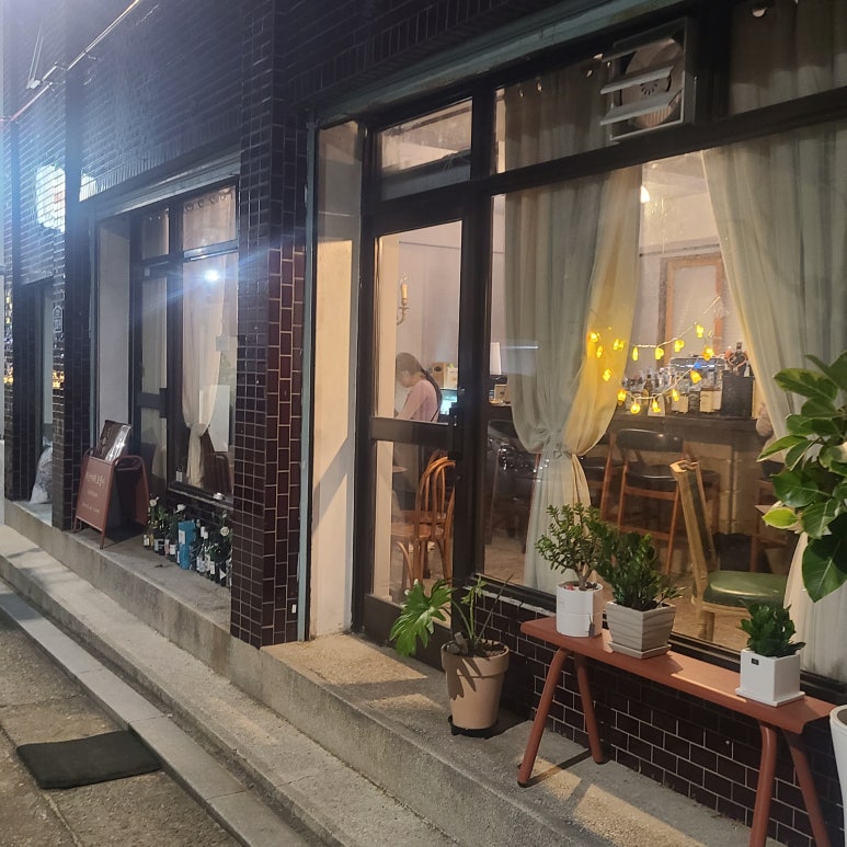계단 아래 모퉁이 이미지