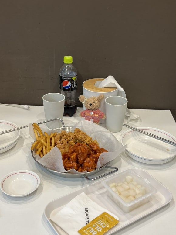 맘스터치피자앤치킨부산병무청점 이미지
