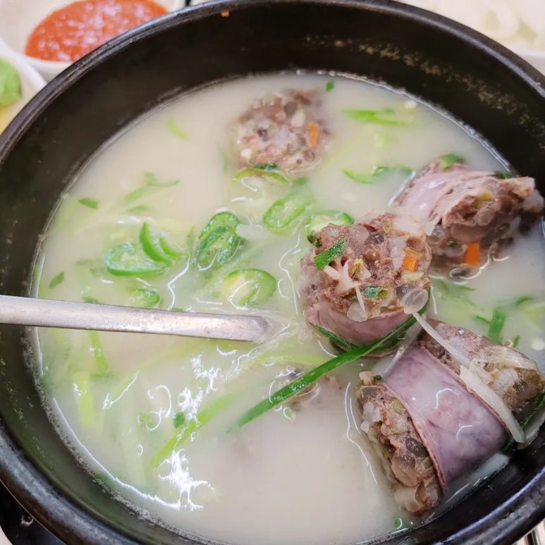 장군돼지국밥.수육 이미지
