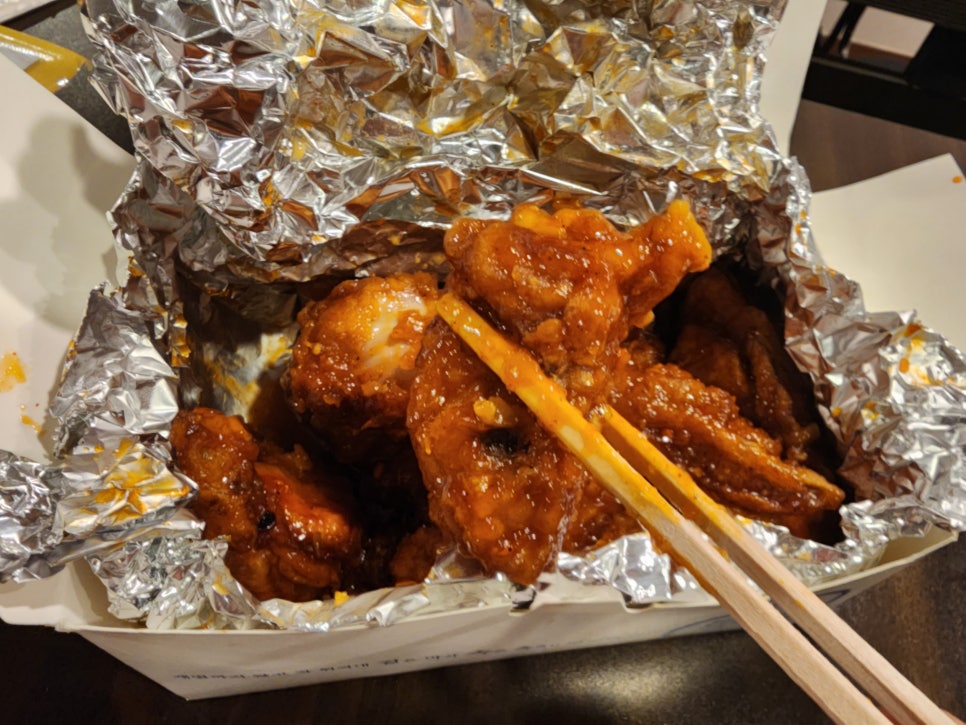 몽이두마리치킨 이미지