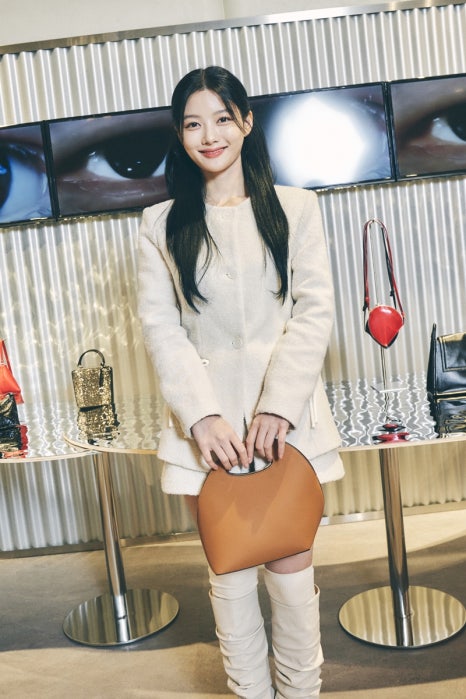 쿠론신세계 이미지