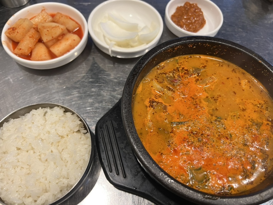 약수깡족발 순대국 이미지