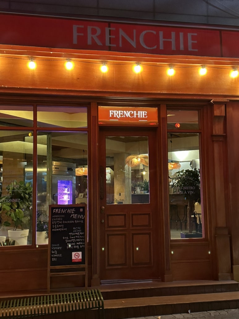 프랜치(Frenchie) 이미지