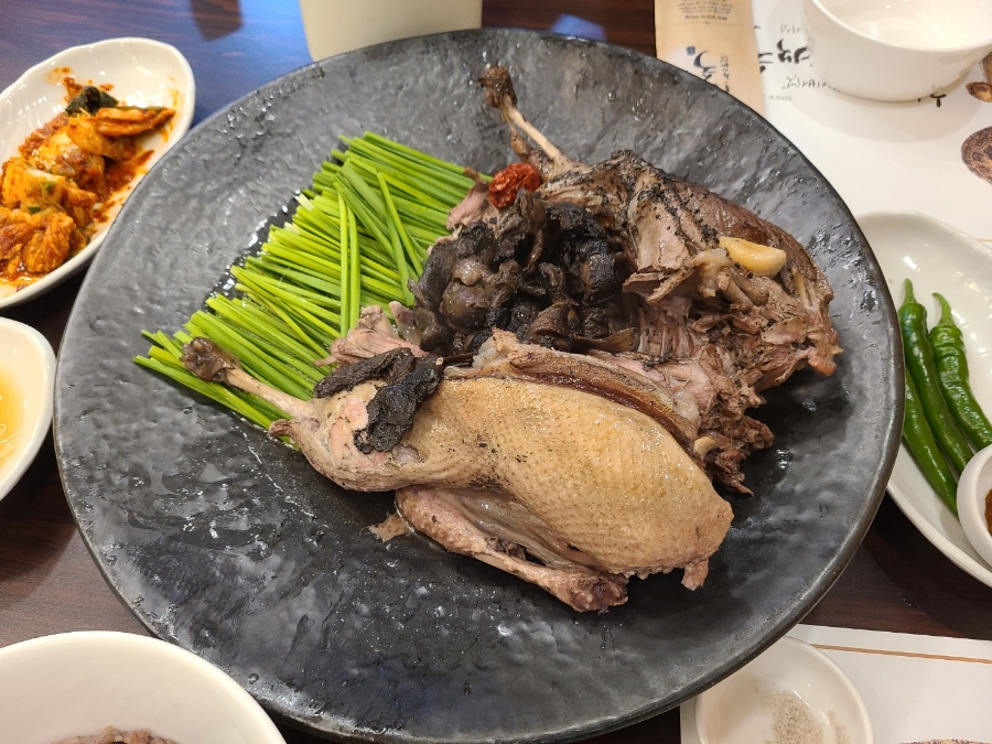 성서제1능이버섯능이백숙 이미지