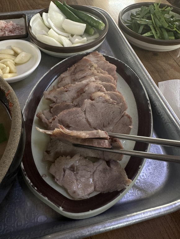 장군돼지국밥.수육 이미지
