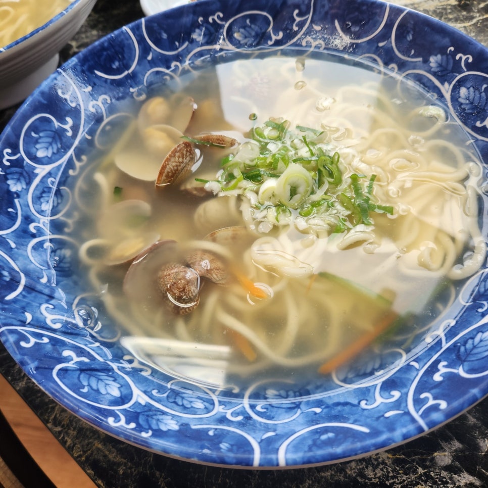 더칼국수 이미지