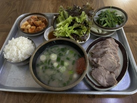 장군돼지국밥.수육 이미지