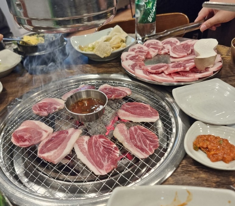 약돌참숯뒷고기 이미지