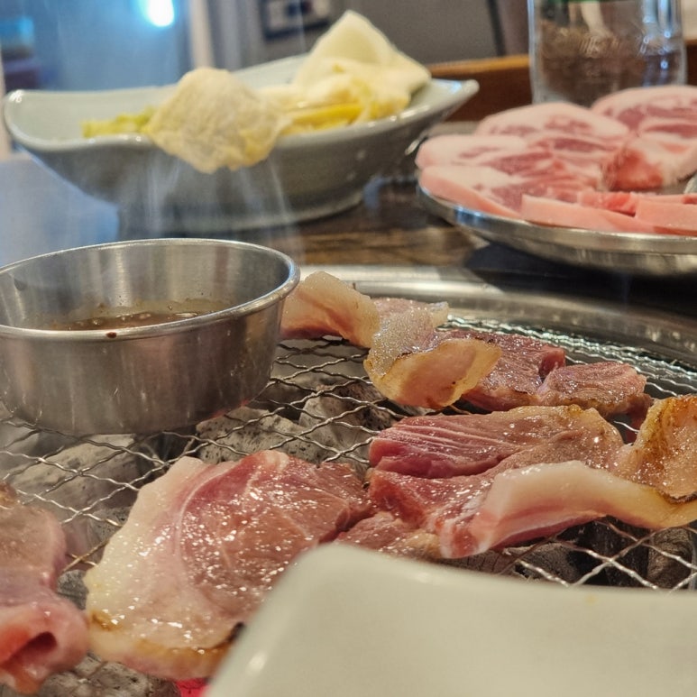 약돌참숯뒷고기 이미지