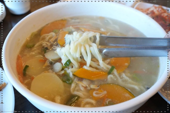 육각수칼국수 이미지