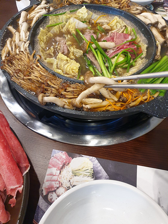 황금버섯백숙 이미지