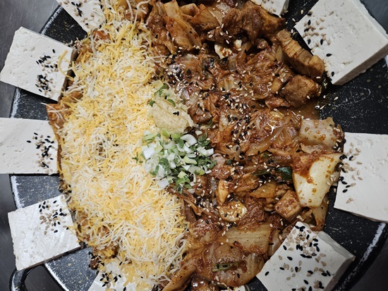 옛날돼지찌개철판구이 이미지
