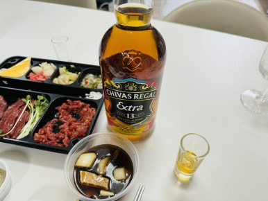 준빠기육회연어 이미지